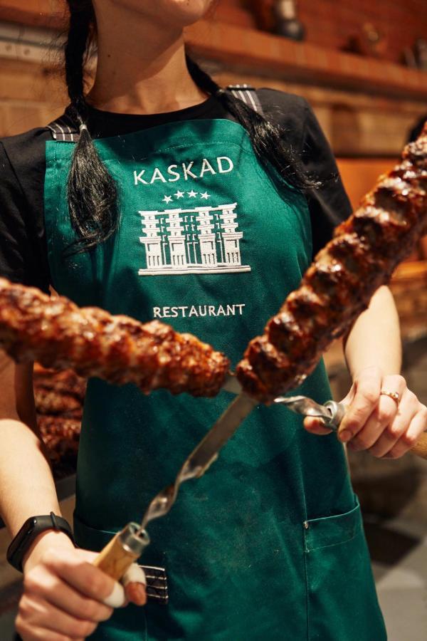 Готельно-Ресторанний Комплекс Каскад Kharkiv Bagian luar foto